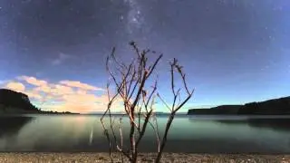 Milkyway + Alpha Capricornid Meteor over Lake Taupo !