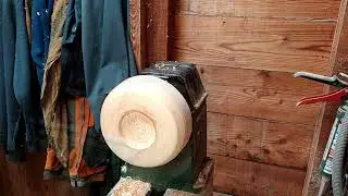 Woodturning pear - tree plate timelaps