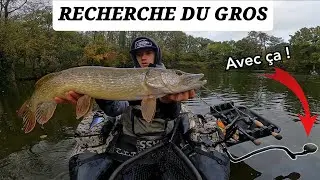 RECHERCHE des GROS BROCHETS dans 40M de fond / Float tube, Big bait et Deeper