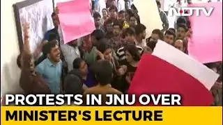 Left Wing Students Of JNU Protest Against Minister's Presence