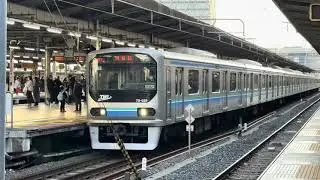 東臨70-000形Z2編成が池袋駅を発車するシーン