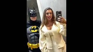 Ничего странного, просто Бэтмэн прихорашивается у меня в ванной!) #dc #viral #shorts