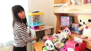 部屋の模様替えに細かい指摘をする酔っ払い親父の迷惑行為に呆れる三姉妹