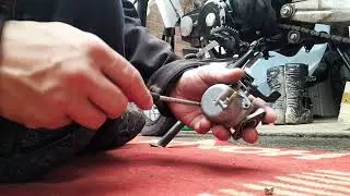 OMG LOOK clean carburetor bike project PART 1