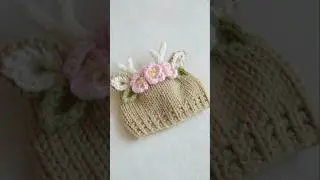 Милая вязаная шапочка и шапочка с заячьими ушками для малышей.
