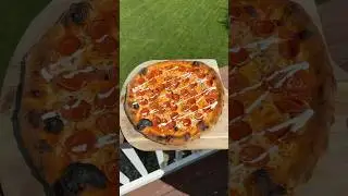Pepperoni, pepper flakes and some homemade ranch. #pizza #ranch #homemade #foryou