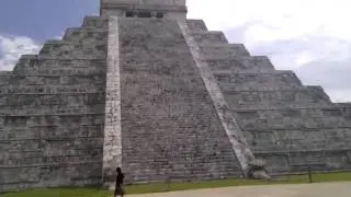 Clapping in Chichen-Itza