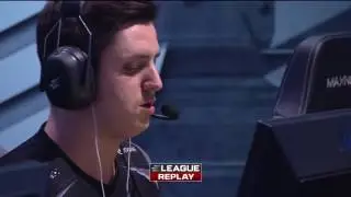 There is a blue bar and the screen shakes when EL shows replays