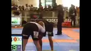 1&ordf; luta Sarah Frota no Campeonato Paulista sem kimono!