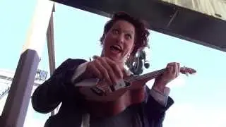 Amanda Palmer plays Ukulele Anthem at Powell's Books