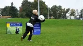 Makelaardij van Dijkhuizen schenkt jeugd Zwart-Wit'63 de SoccerWave!