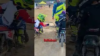 Estos Peque&ntilde;os Motoristas No Pod&iacute;an Empezar la Carrera! 🏍️🤣 (Cred: @mohawkwarrior135_)