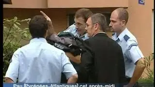 [Fire at the Pau police station]