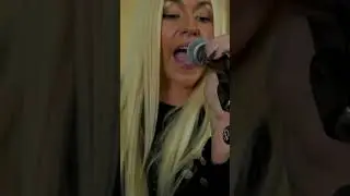 Killer LIVE version of 