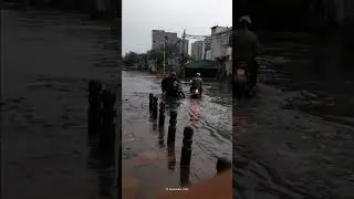 Delhi rain water flood on road | Badarpur Border Bus Stand 🌧