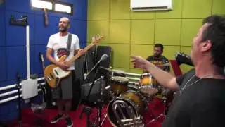 Sniffing Glue (AKA Terr&aacute;queos) ensaiando na Ehlo Records