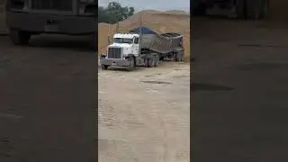 End dump trailer falls off boom #enddump #truckerlife #peterbuilt