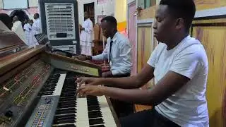 Altare Kwa Bwana Yesu...Played By Meela Costerntine Mkesha Wa Mwaka Mpya #trending #music #trend 