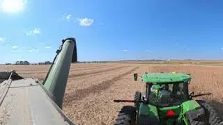 Dumping on the go in the new grain cart in 360
