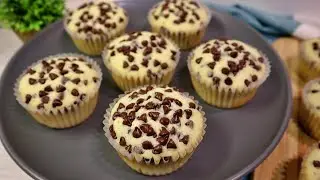 Moist Vanilla Chocolate Chip Cupcakes