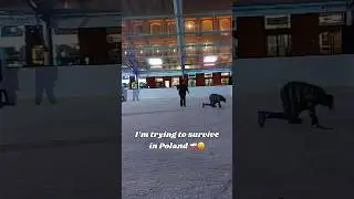 can you help me guys?? 🇵🇱😂😂 #lifeinpoland #erasmus #erasmuslife #polandlife #ł&oacute;dź #iceskating