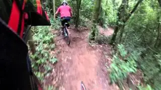 queda no final da trilha