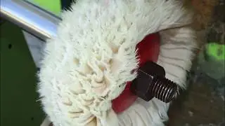 Gebrauchte Polierscheiben reinigen, abziehen und anrauen.