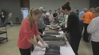 Volunteers prepare and deliver Thanksgiving meals to senior citizens