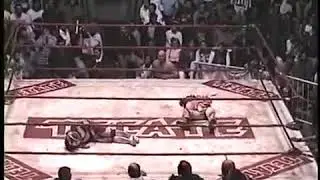 Así caía la mascara de Ultraman 2000 ante Psicosis ( Nicho) y nacía Damian 666.