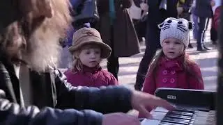 Homeless Man Plays Street Piano Beautifully in Kiev | streets journey News