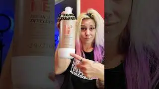 BLEACHING my DARK ROOTS W/ ONLY 7 VOLUME DEVELOPER from Blondme Schwarzkopf #hair #shorts  #BLEACH