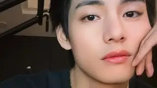 kim taehyung from BTS 💜🫰🏻