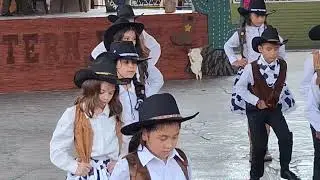 Bailable Abril Melissa.  No tengo los derechos de autor 1 Petra Benavides