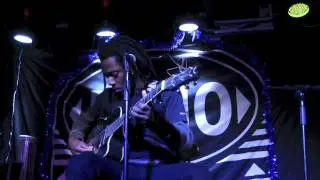 Alain Apaloo live at JukeJoint Mojo, Copenhagen 17Dec14 3