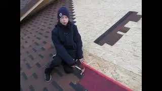 монтаж гибкой черепицы (шинглас болеро терракота) в 12 лет помогаю крыть крышу