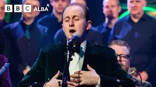 Ruairidh Gray le &Ograve;ran a' Bhotail - C&egrave;ilidh na Bliadhn&rsquo; &Ugrave;ire 2025 | BBC ALBA