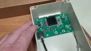 Верхняя плата USB SIM-инжектора KROKS в Боксе.
