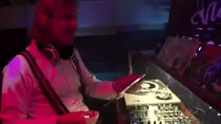 Vinyl Vleugel boeken? Boek nu bij Viking Entertainment!