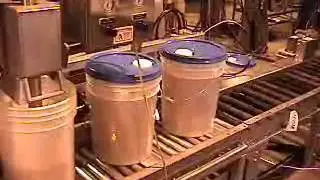 Bucket filler and lid sealer