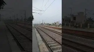 #risktaker Or #idiots ? #trending #automobile #train #vlog #viralvideo #viralshorts