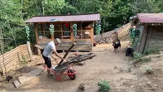 Жить в горной деревне вместе с животными &ndash; простая, счастливая и наполненная жизнь.