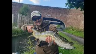 FLY FISHING FOR PIKE UK CANALS / CATCH CANAL PIKE ON FLY !!!