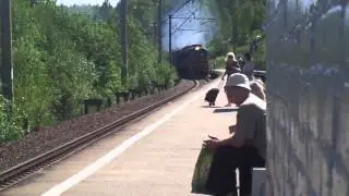 Тепловозы 2М62-1182 и ДМ62-1782 с хозяйственым поездом