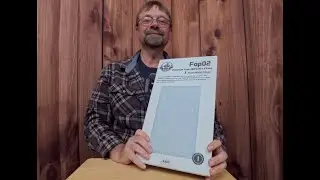 Показана процедура замены фильтра HEPA в воздухоочистителе NKA.