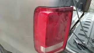 como sacar óptica trasera de Volkswagen amarok