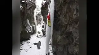 Trying to climb the frozen waterfall goes so wrong that the guy could lose his life! So bad fail!