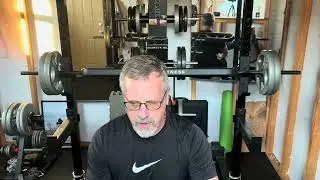 Multi grip Swiss bar is optimal for bench press 