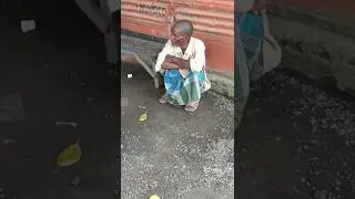 Giving Food To Homeless |Poor People Emotional Video | Poor Helping Video #shorts #helping