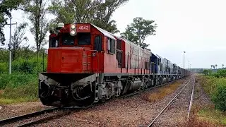Trem Rumo com quadra de Locomotivas GT22 subindo a rampa com chuva - partindo de Bag&eacute;-RS!