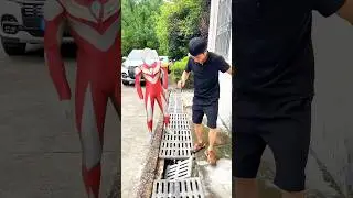 When encountering uncivilized behavior, Ultraman takes action in time! #Ultraman#Japanese Ultraman
